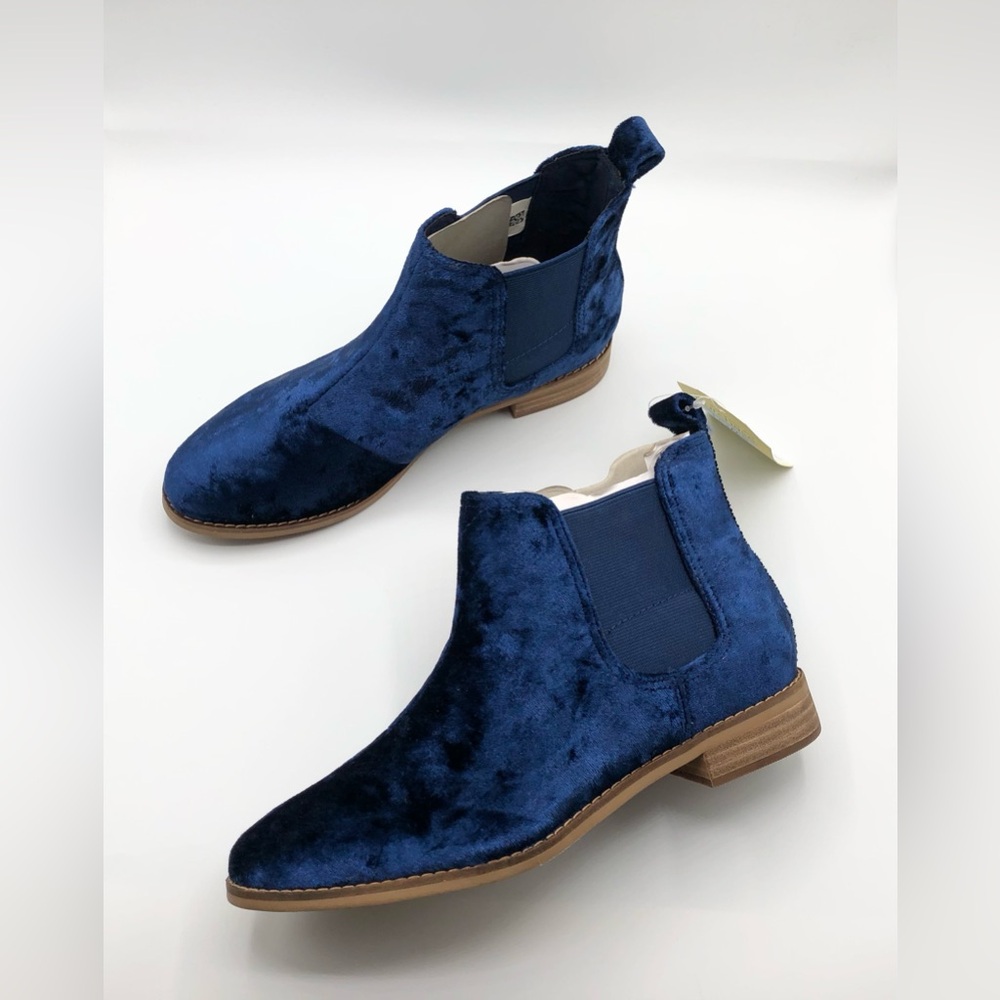 Toms New Blue Velvet Ankle Booties Women’s Size 8